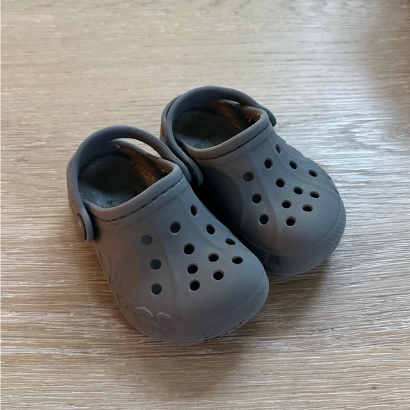 CROCS grey baby boys perforated rubber slip on shoes size 6 - Picture 1 of 6